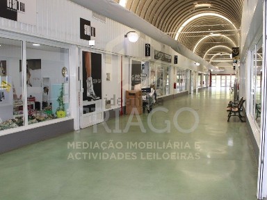 Espaço comercial à venda em Samora Correia