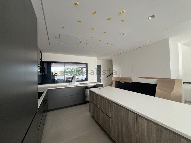 Apartamento T3 à venda na Avenida Laginha Serafim