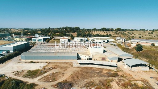 Armazém à venda na Rua da Zona Industrial