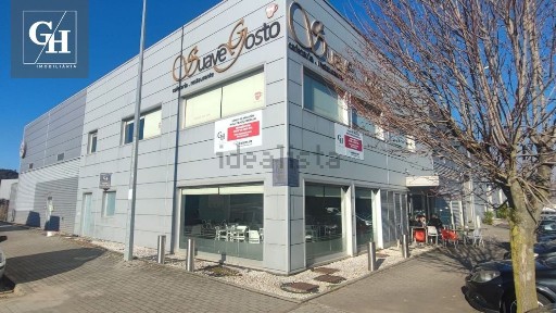 Armazém à venda na Rua da Fervença
