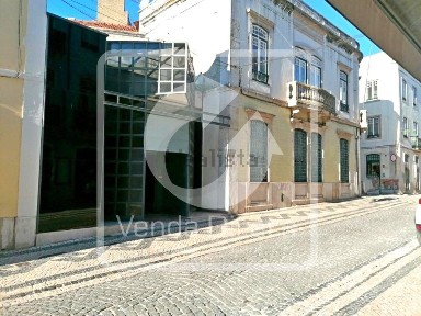 Espaço comercial à venda na Rua Engenheiro Agrónomo António Antunes Júnior, 1