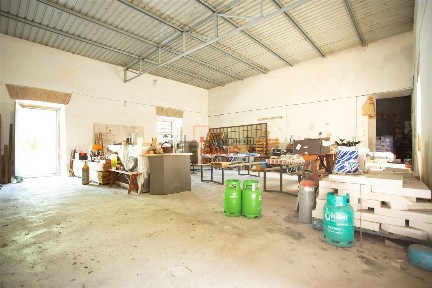 Armazém à venda em Adro de Santiago