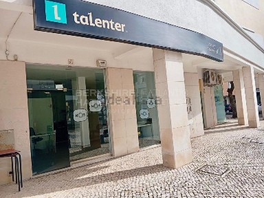 Espaço comercial à venda na Avenida José Eduardo Vitor das Neves, 25