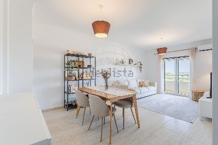 Apartamento T2 à venda na Urbanização Mar e Serra