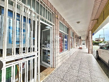 Espaço comercial à venda na Avenida das Lameiras