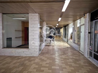 Espaço comercial à venda na Rua Ferreira de Castro