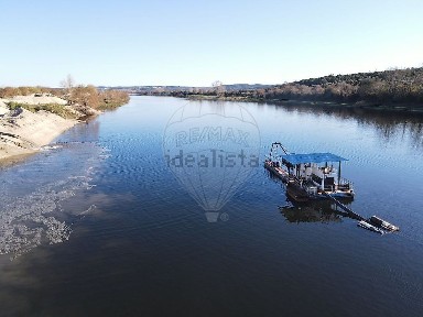 Armazém à venda em Montalvo