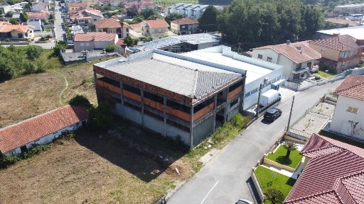 Armazém à venda na Rua do Tojal