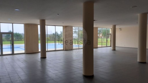 Espaço comercial à venda em Gemeses