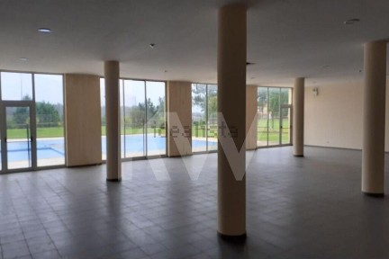 Espaço comercial à venda em Gemeses