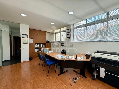 Espaço comercial ou armazém à venda em Fátima