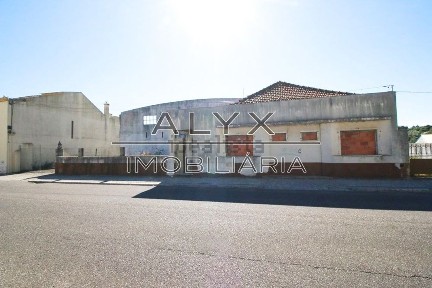 Espaço comercial à venda em Alcanena