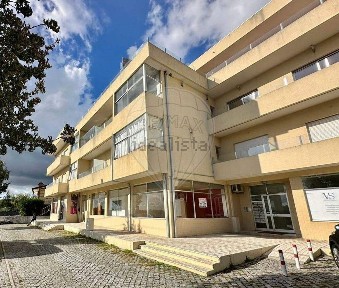 Espaço comercial à venda na Avenida do Loureiro