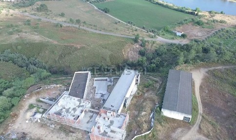 Espaço comercial à venda na Rua da Capareira s/n