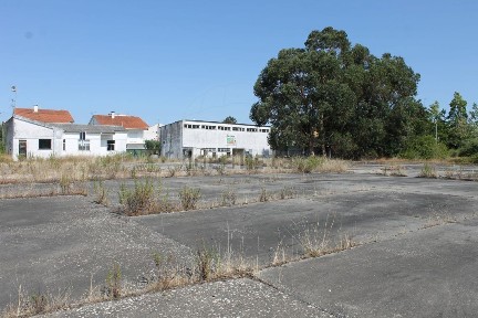 Armazém à venda na Rua da Azinhaga