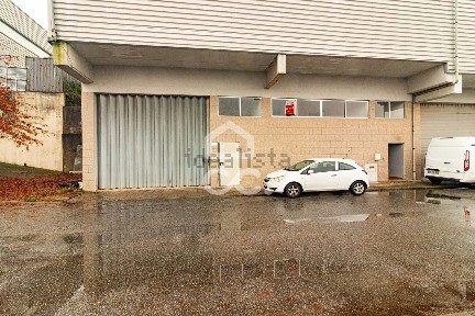 Armazém à venda em São Jorge (Selho)