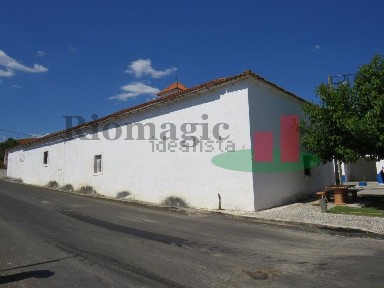 Armazém à venda no Largo da Reboleira