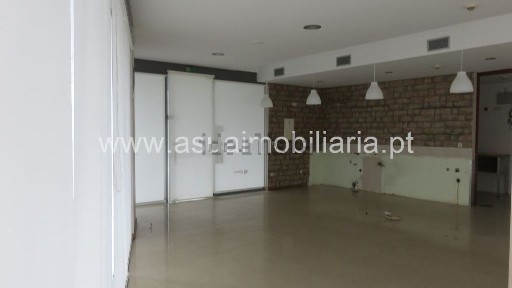 Espaço comercial à venda em Ferreiros - Prozelo - Besteiros