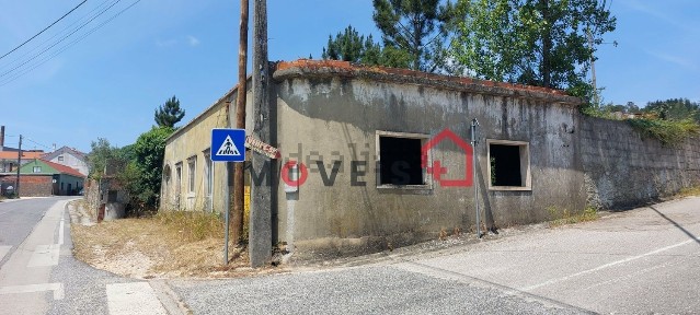 Espaço comercial ou armazém à venda em Gondemaria