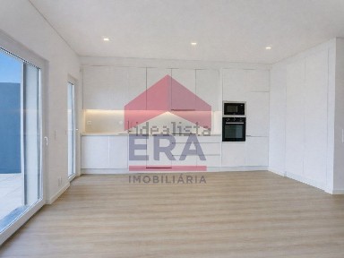 Arrendamento de apartamento T2 na Rua de Angola