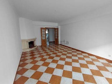Arrendamento de apartamento T2 em Santo Onofre e Serra do Bouro