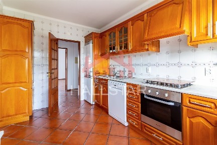 Arrendamento de apartamento T3 na Rua Cidade Rheine, 3