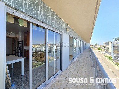 Arrendamento de apartamento T4 na Rua Conde Ferreira, 2