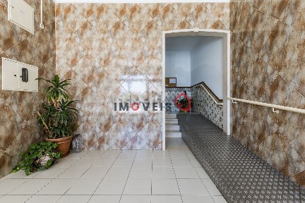 Arrendamento de apartamento T4 na Rua Doutor Afonso Lopes Vieira s/n