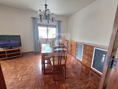 Arrendamento de apartamento T3 na Rua 31 de Janeiro, 14 a