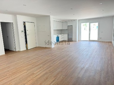Arrendamento de apartamento T4 em Santo Onofre e Serra do Bouro