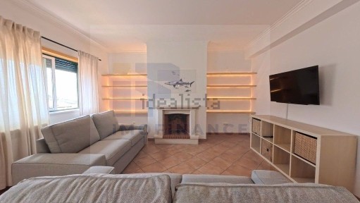 Arrendamento de apartamento T3 na Rua Maria Aurora s/n