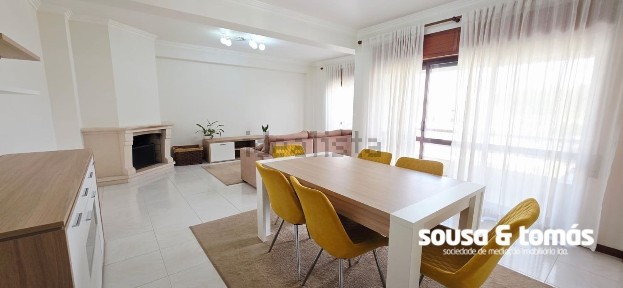 Arrendamento de apartamento T3 na Rua Conde Ferreira, 2