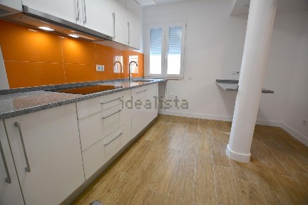 Arrendamento de apartamento T3 na Rua do Sacramento, 7
