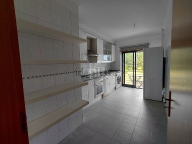 Arrendamento de apartamento T2 em Santo Onofre e Serra do Bouro
