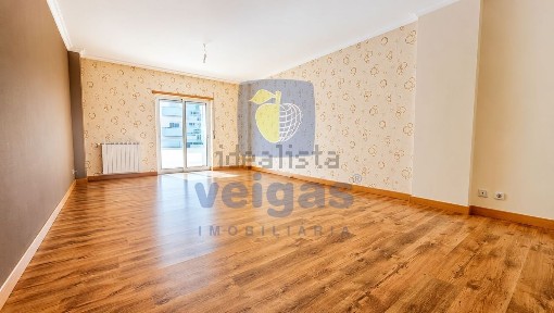 Arrendamento de apartamento T3 na Rua Professor António Maria Rodrigues s/n