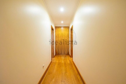Arrendamento de apartamento T5 na Rua Manuel António Rodrigues