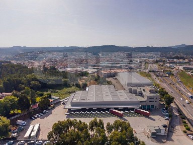 Arrendamento de armazém em Folgosa