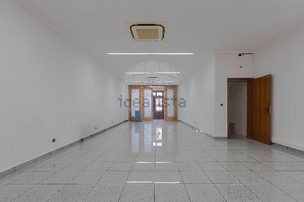 Arrendamento de espaço comercial na Rua da Estação