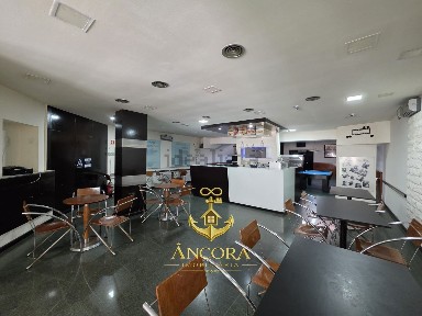 Arrendamento de espaço comercial na Avenida Doutor Carlos Pinto Ferreira