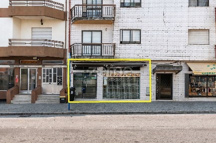 Arrendamento de espaço comercial na Avenida Carvalha, 453