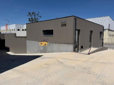 Arrendamento de espaço comercial em Nogueira e Silva Escura