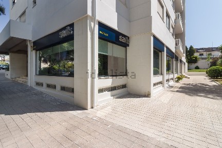 Arrendamento de espaço comercial na Rua José Gomes Ferreira, 117