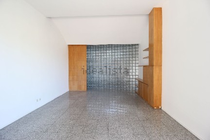 Arrendamento de espaço comercial na Rua José Coutinho