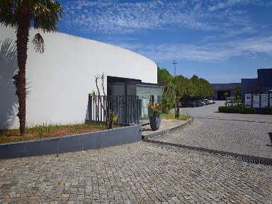 Arrendamento de armazém na Rua Manariz