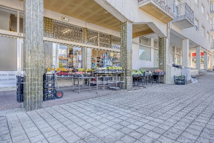 Frutaria, mercearia para trespasse na Rua Monte da Giesta