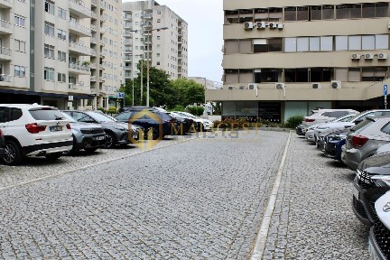 Arrendamento de espaço comercial na Avenida da Boavista