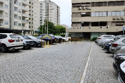 Arrendamento de espaço comercial na Avenida da Boavista