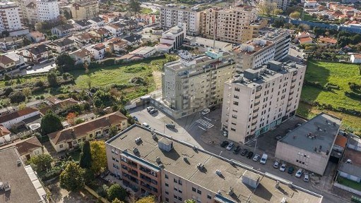 Arrendamento de espaço comercial na Rua Professor Augusto Nogueira, 114