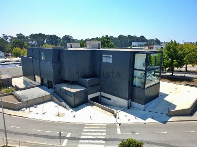 Arrendamento de espaço comercial na Rua de Rodrigo Silva, 72