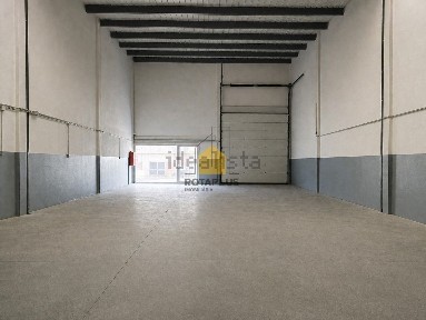 Arrendamento de espaço comercial ou armazém na Rua de Joaquim Moreira de Sousa